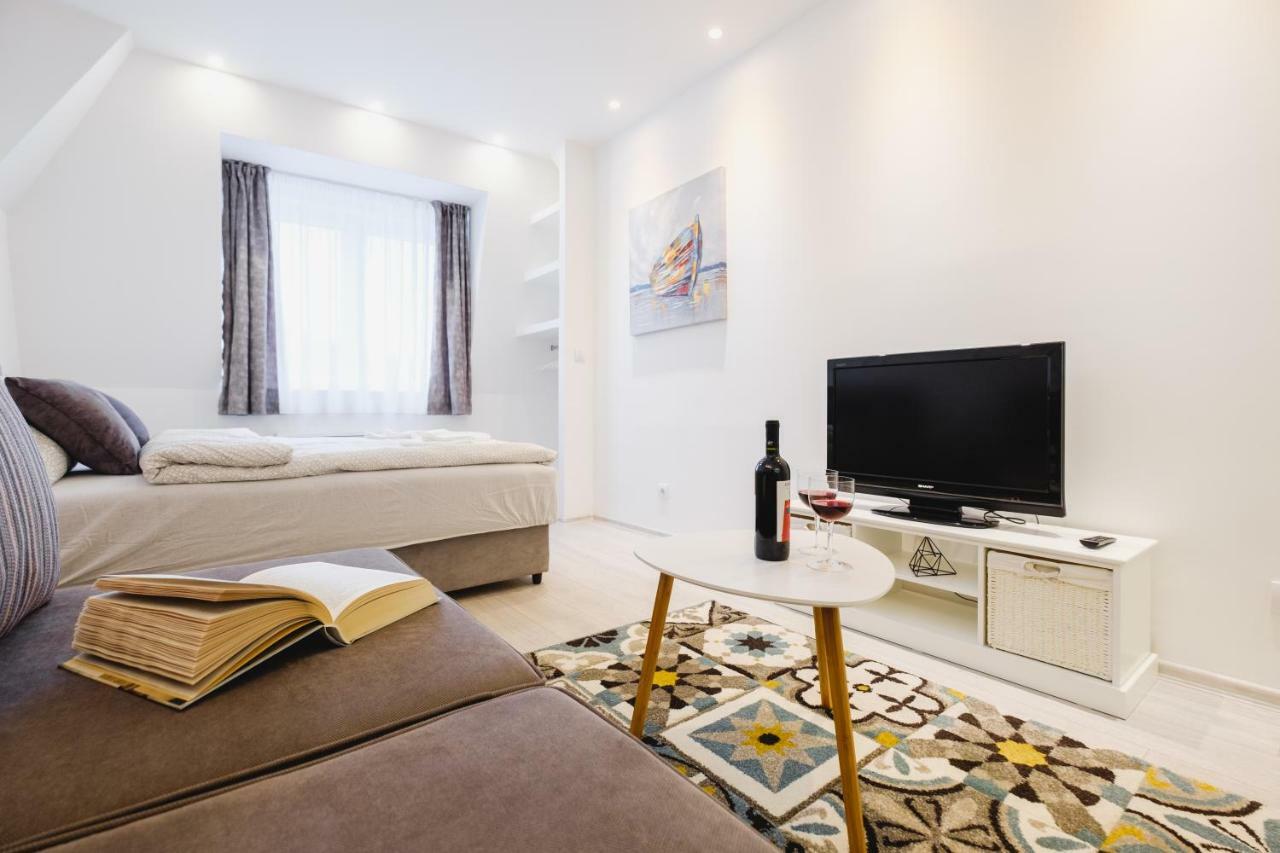 Hana Lux Apartment *